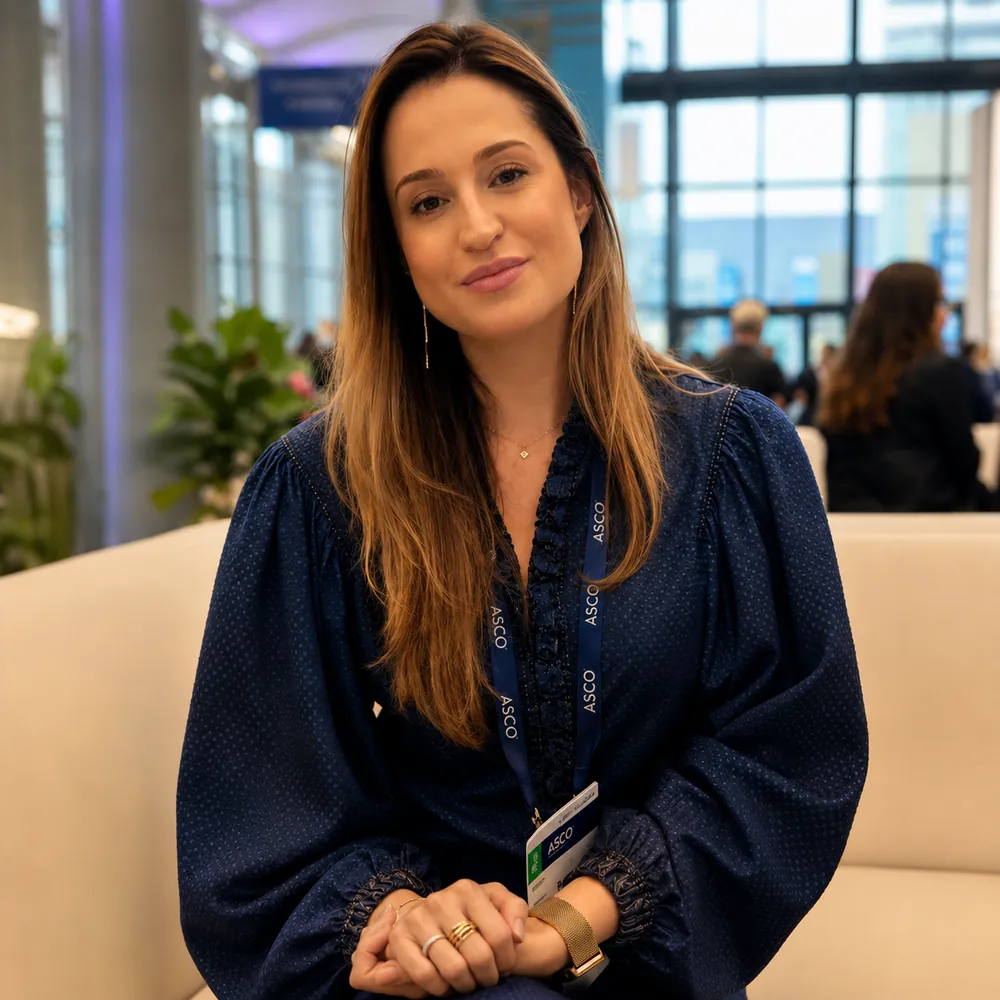 Dra. Daiana Scheid com credencial do congresso ASCO 2026